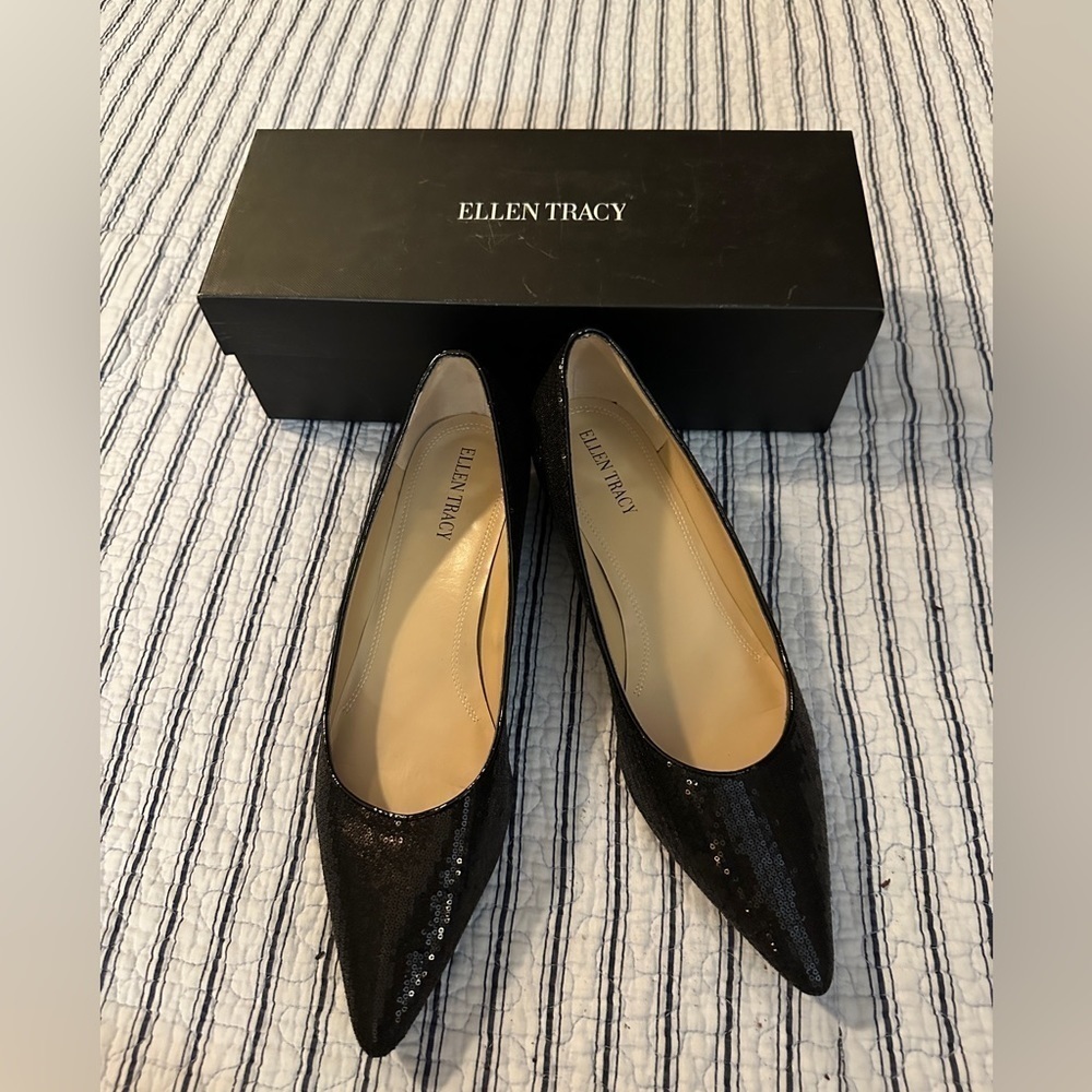 Ellen Tracy page black. Sequin size 9.5 M